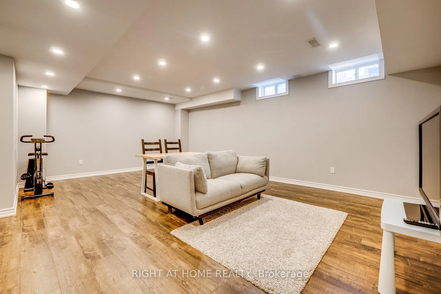Photo 41 of 20 Harcourt Street, Vaughan, Patterson — HOMEH