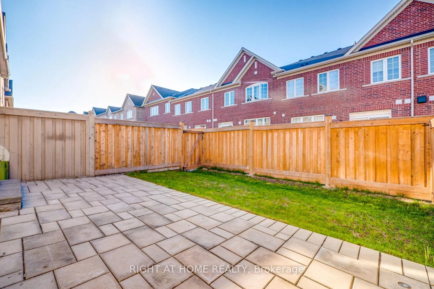 Photo 44 of 20 Harcourt Street, Vaughan, Patterson — HOMEH