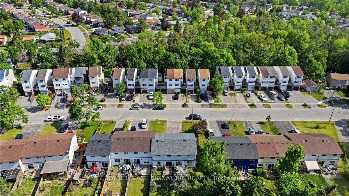Photo 8 of 54 Scott Crescent, Barrie, Letitia Heights — HOMEH