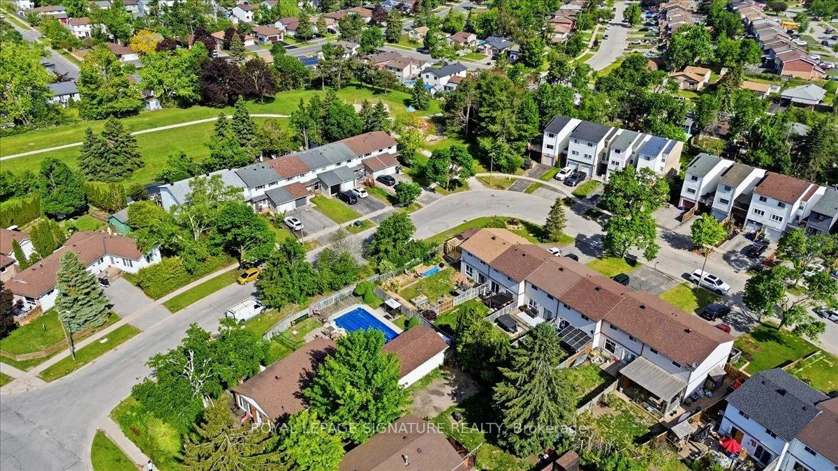 Photo 10 of 54 Scott Crescent, Barrie, Letitia Heights — HOMEH