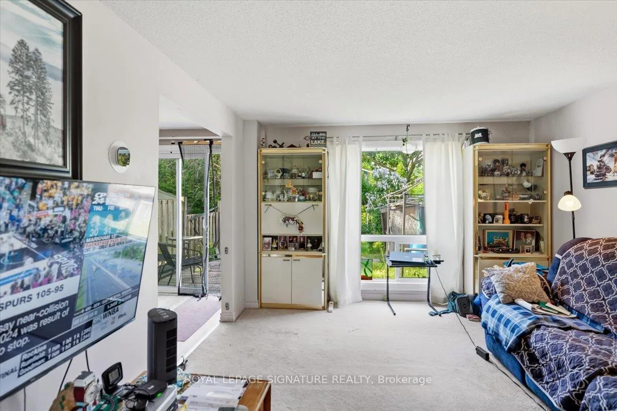 Photo 25 of 54 Scott Crescent, Barrie, Letitia Heights — HOMEH