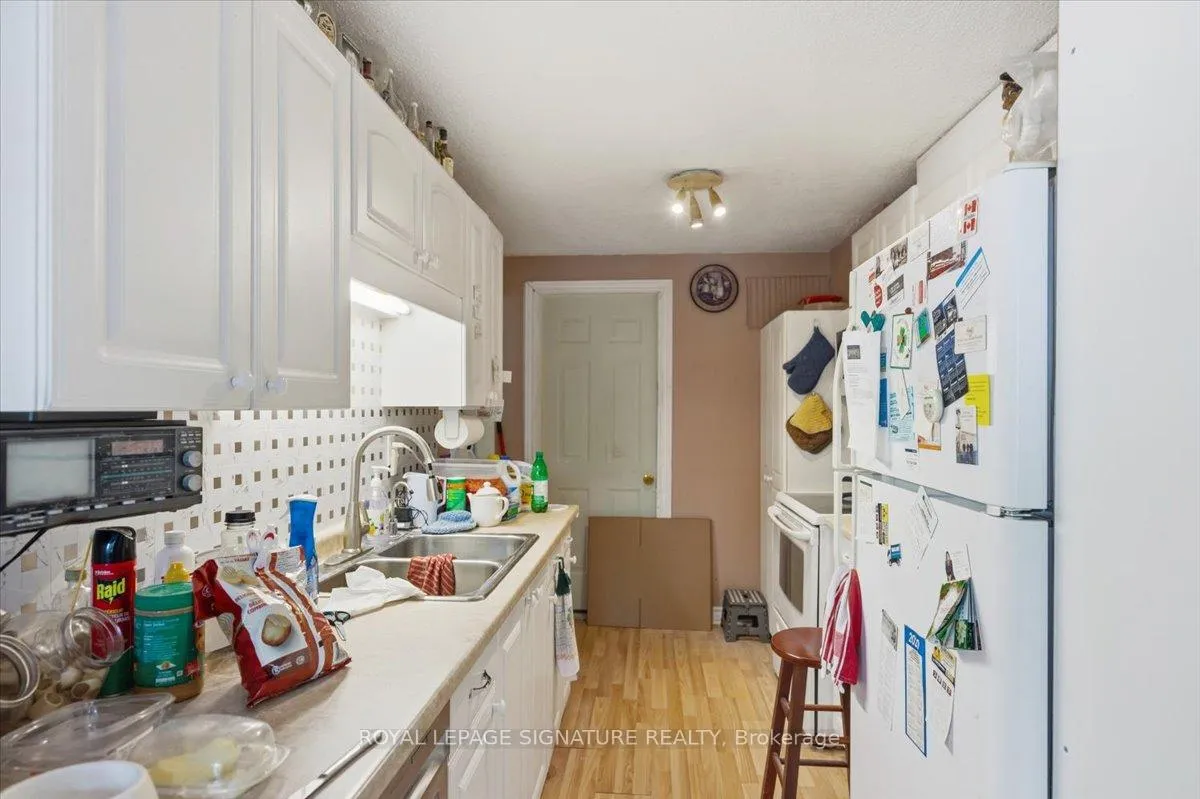 Photo 27 of 54 Scott Crescent, Barrie, Letitia Heights — HOMEH