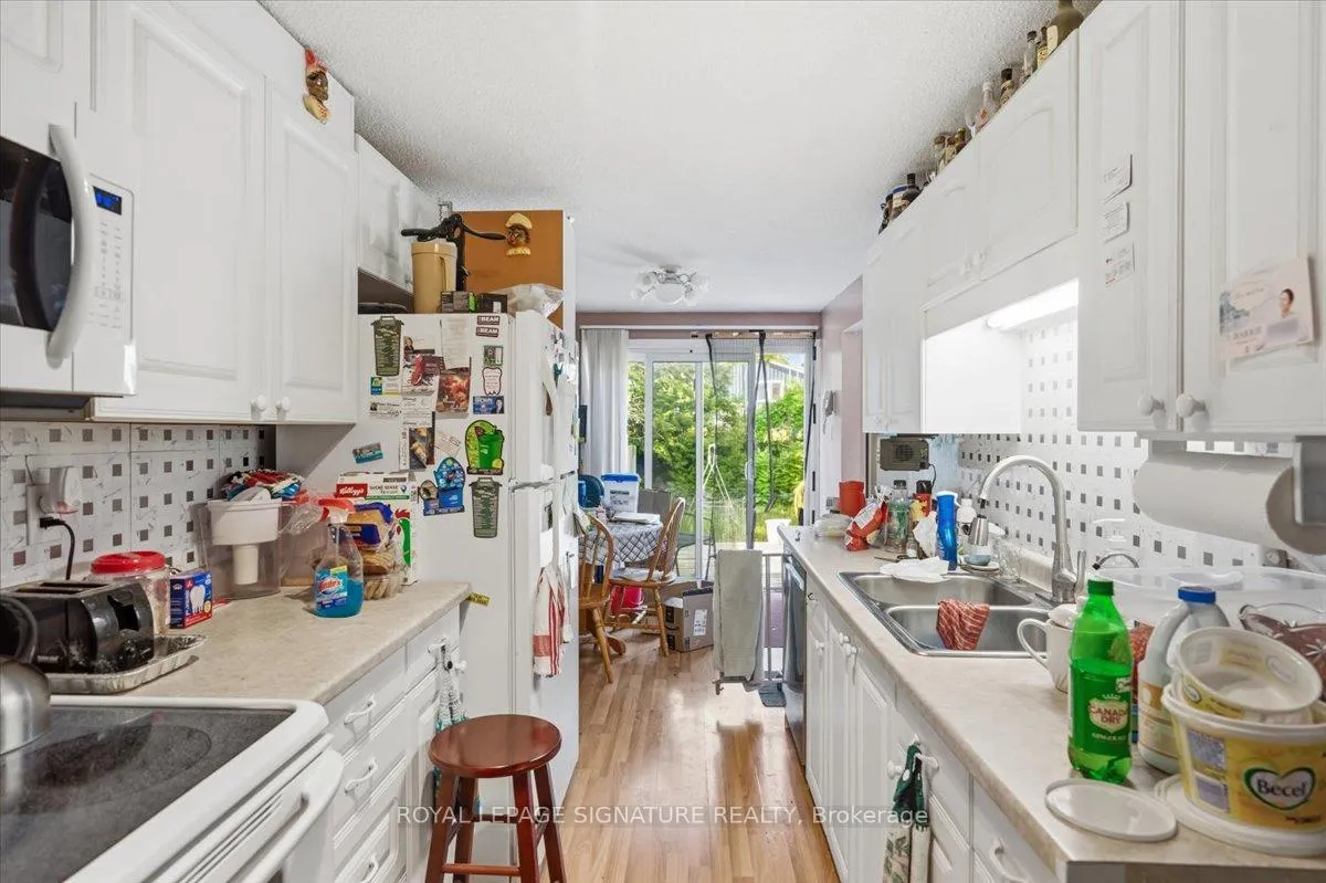 Photo 28 of 54 Scott Crescent, Barrie, Letitia Heights — HOMEH