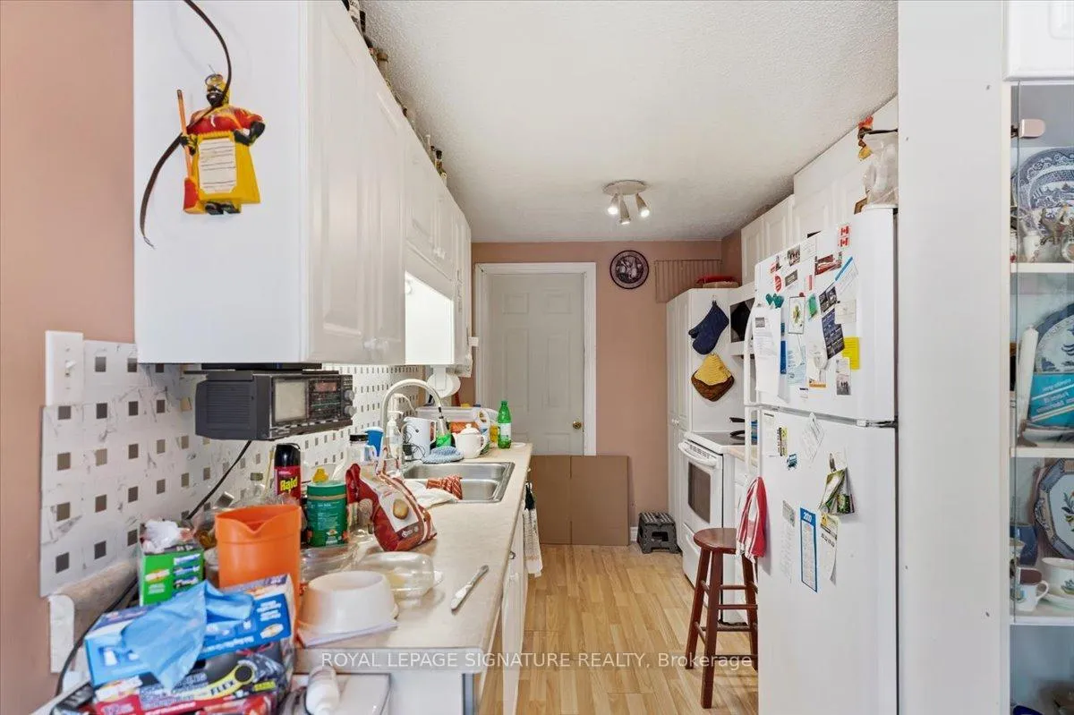Photo 29 of 54 Scott Crescent, Barrie, Letitia Heights — HOMEH