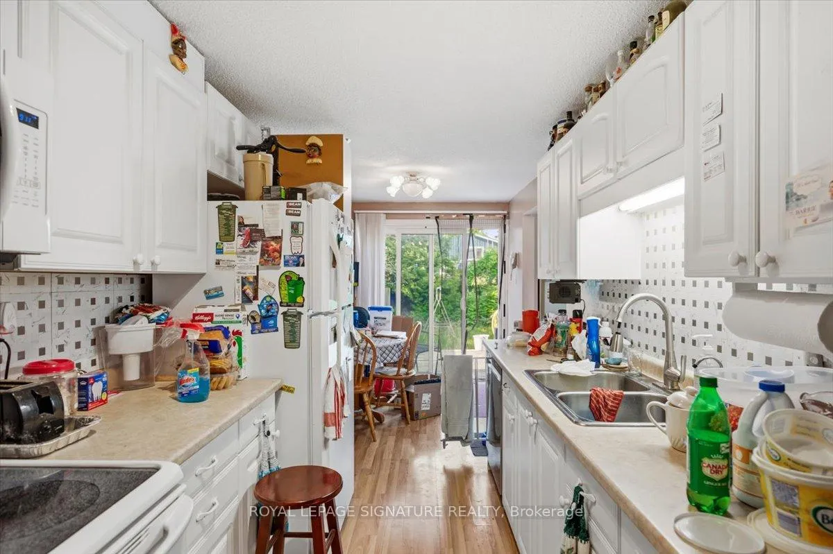 Photo 30 of 54 Scott Crescent, Barrie, Letitia Heights — HOMEH