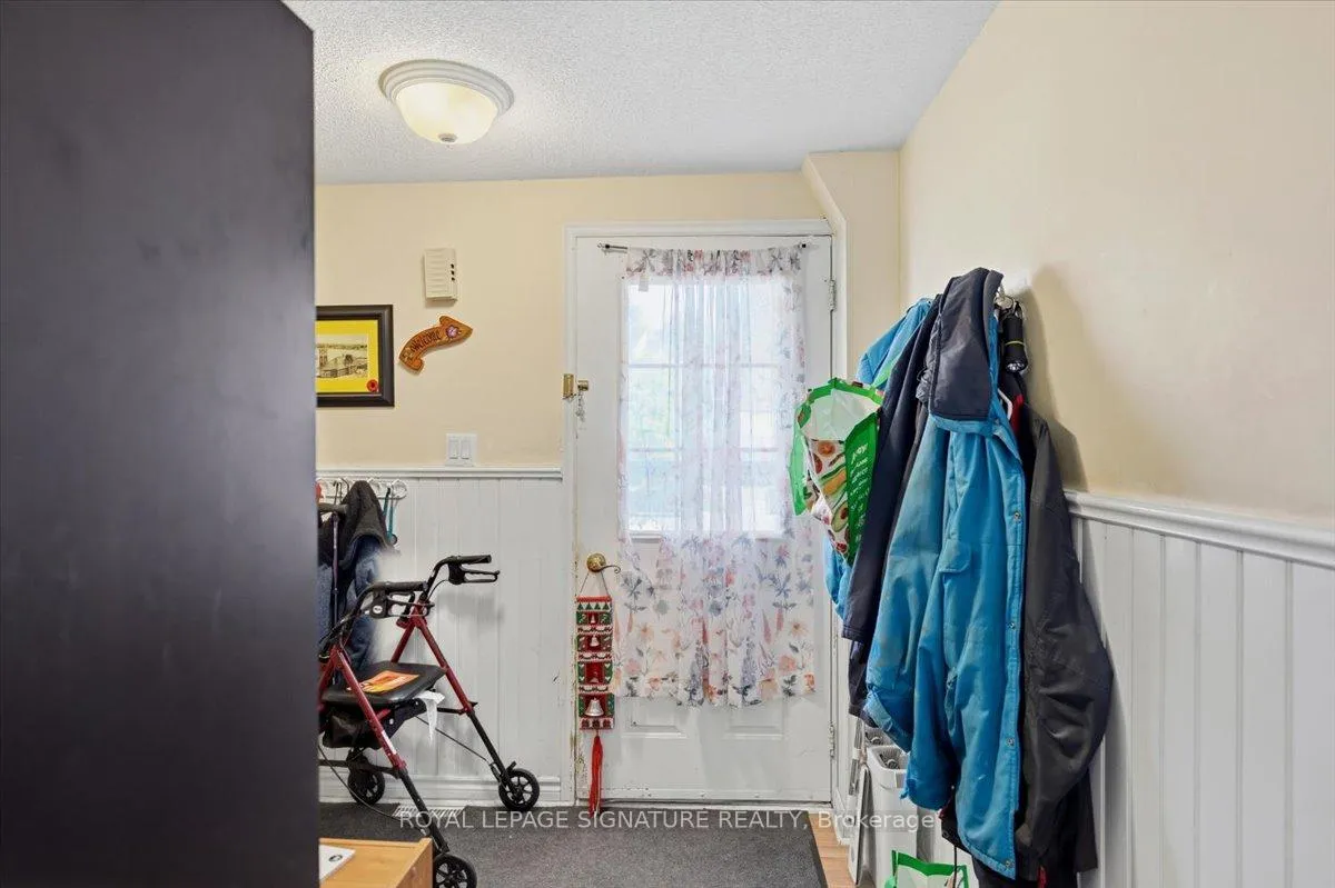 Photo 11 of 54 Scott Crescent, Barrie, Letitia Heights — HOMEH