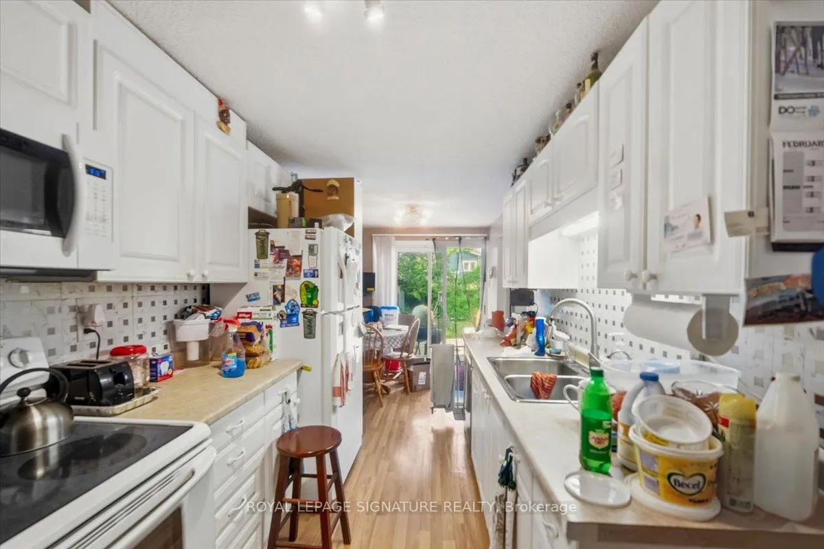 Photo 32 of 54 Scott Crescent, Barrie, Letitia Heights — HOMEH