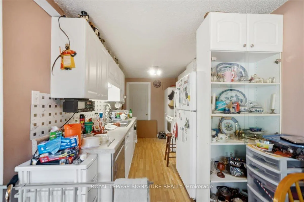 Photo 33 of 54 Scott Crescent, Barrie, Letitia Heights — HOMEH