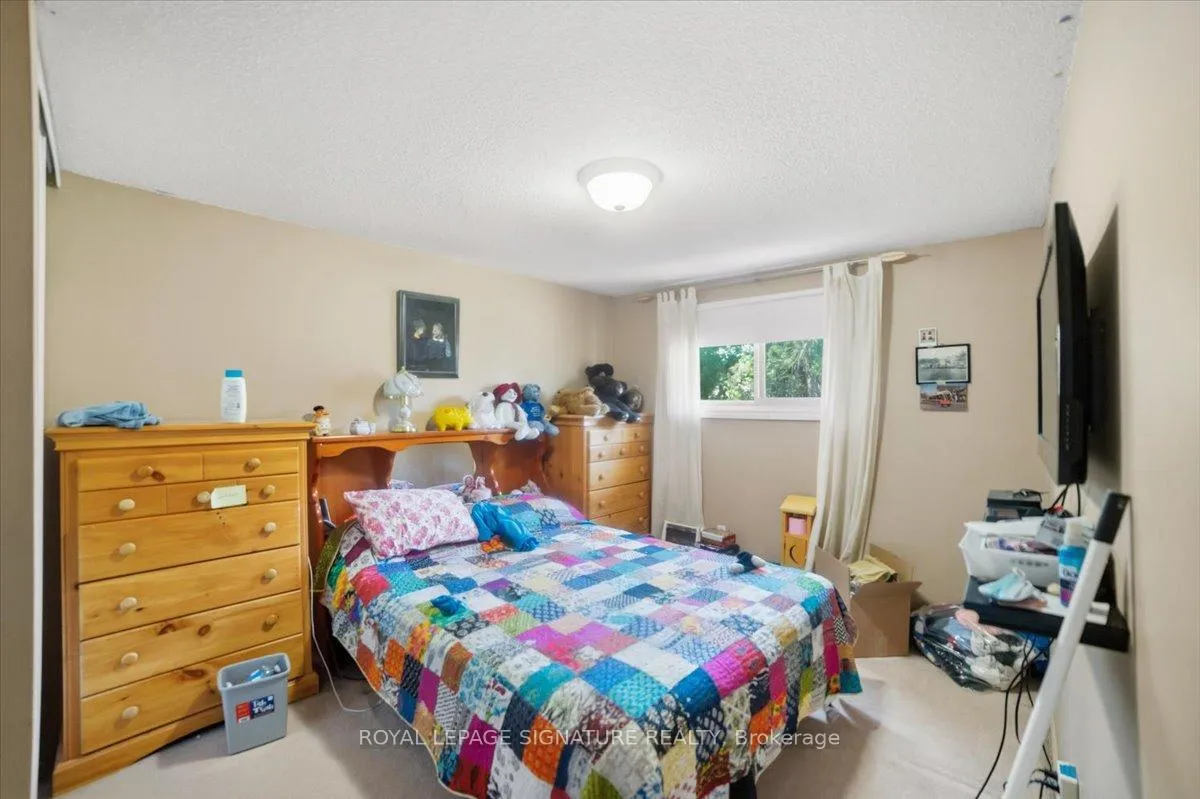 Photo 35 of 54 Scott Crescent, Barrie, Letitia Heights — HOMEH