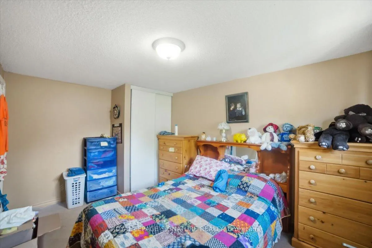 Photo 36 of 54 Scott Crescent, Barrie, Letitia Heights — HOMEH