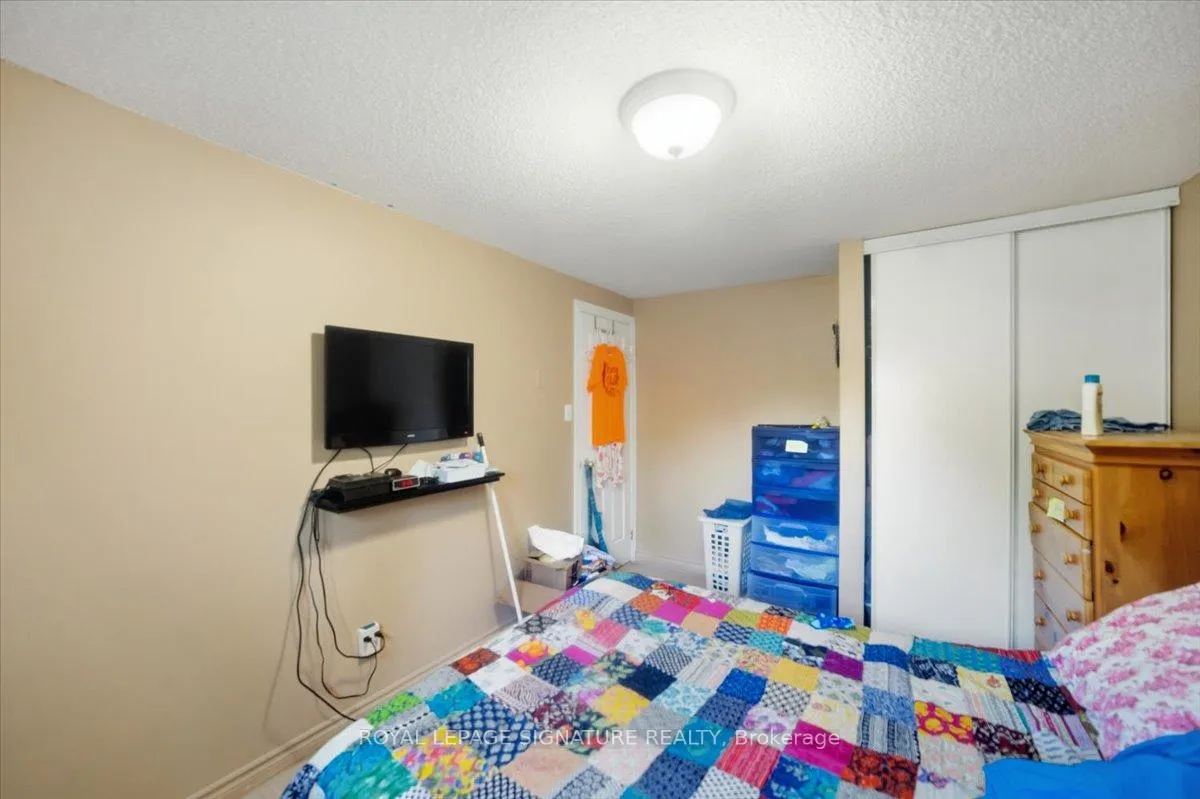 Photo 37 of 54 Scott Crescent, Barrie, Letitia Heights — HOMEH