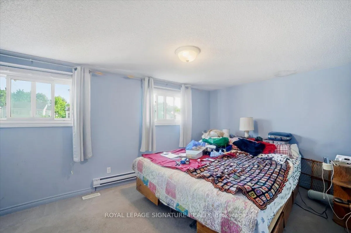 Photo 40 of 54 Scott Crescent, Barrie, Letitia Heights — HOMEH