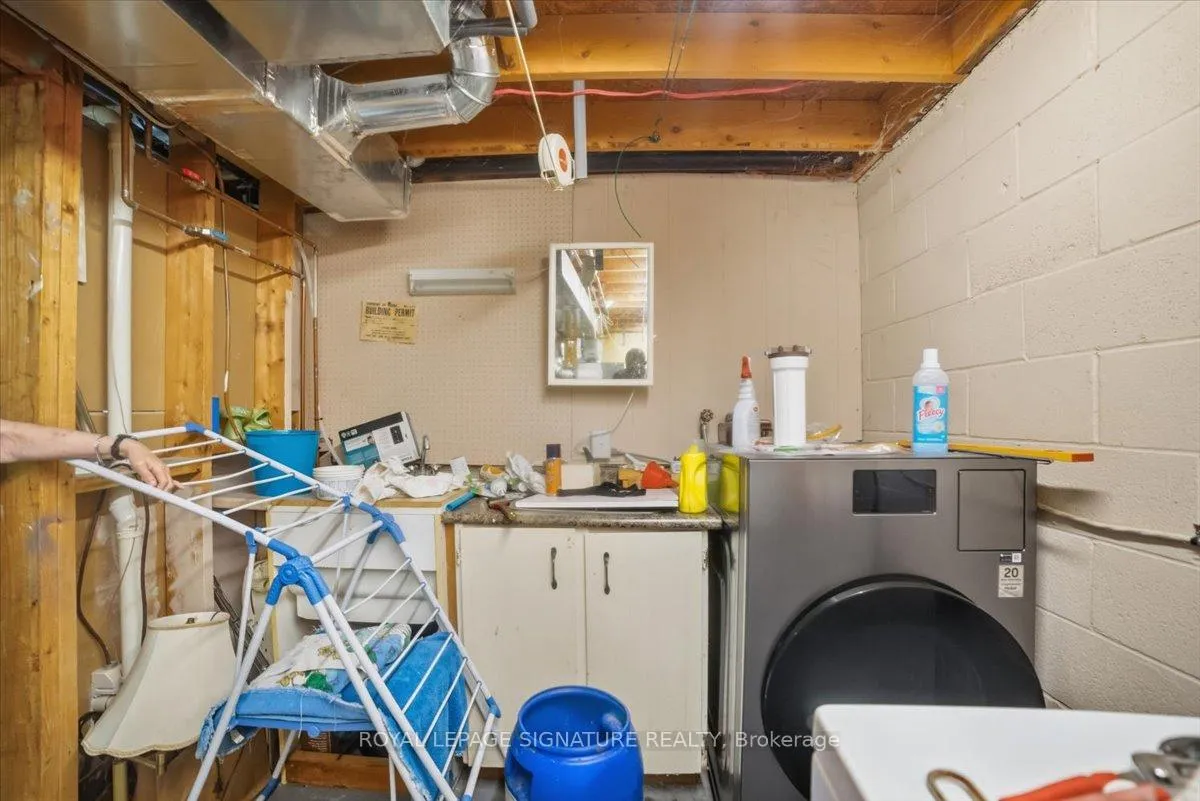 Photo 15 of 54 Scott Crescent, Barrie, Letitia Heights — HOMEH
