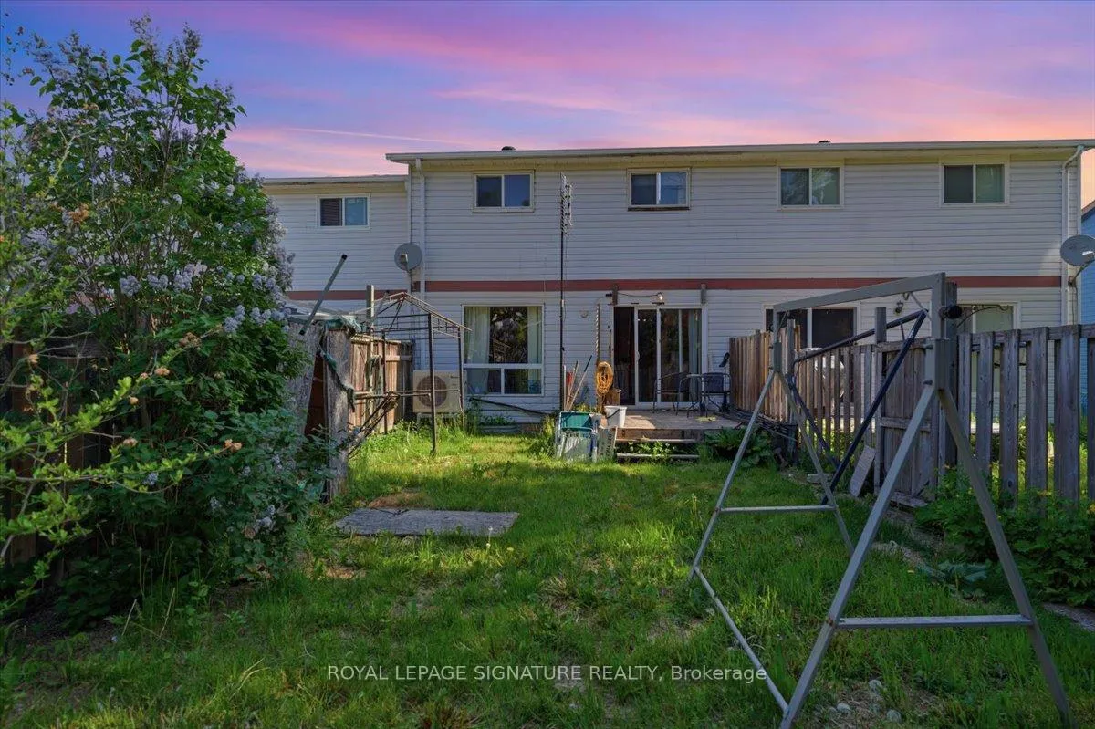 Photo 16 of 54 Scott Crescent, Barrie, Letitia Heights — HOMEH