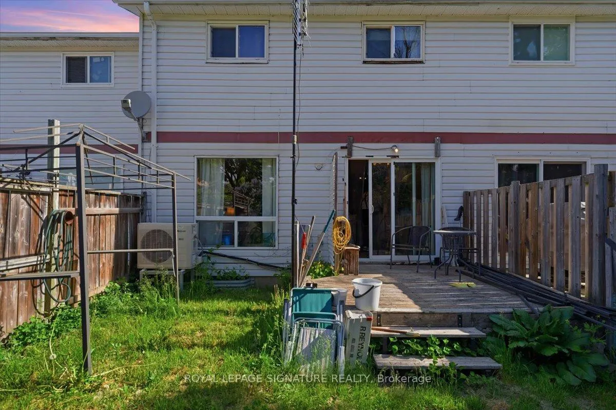Photo 18 of 54 Scott Crescent, Barrie, Letitia Heights — HOMEH