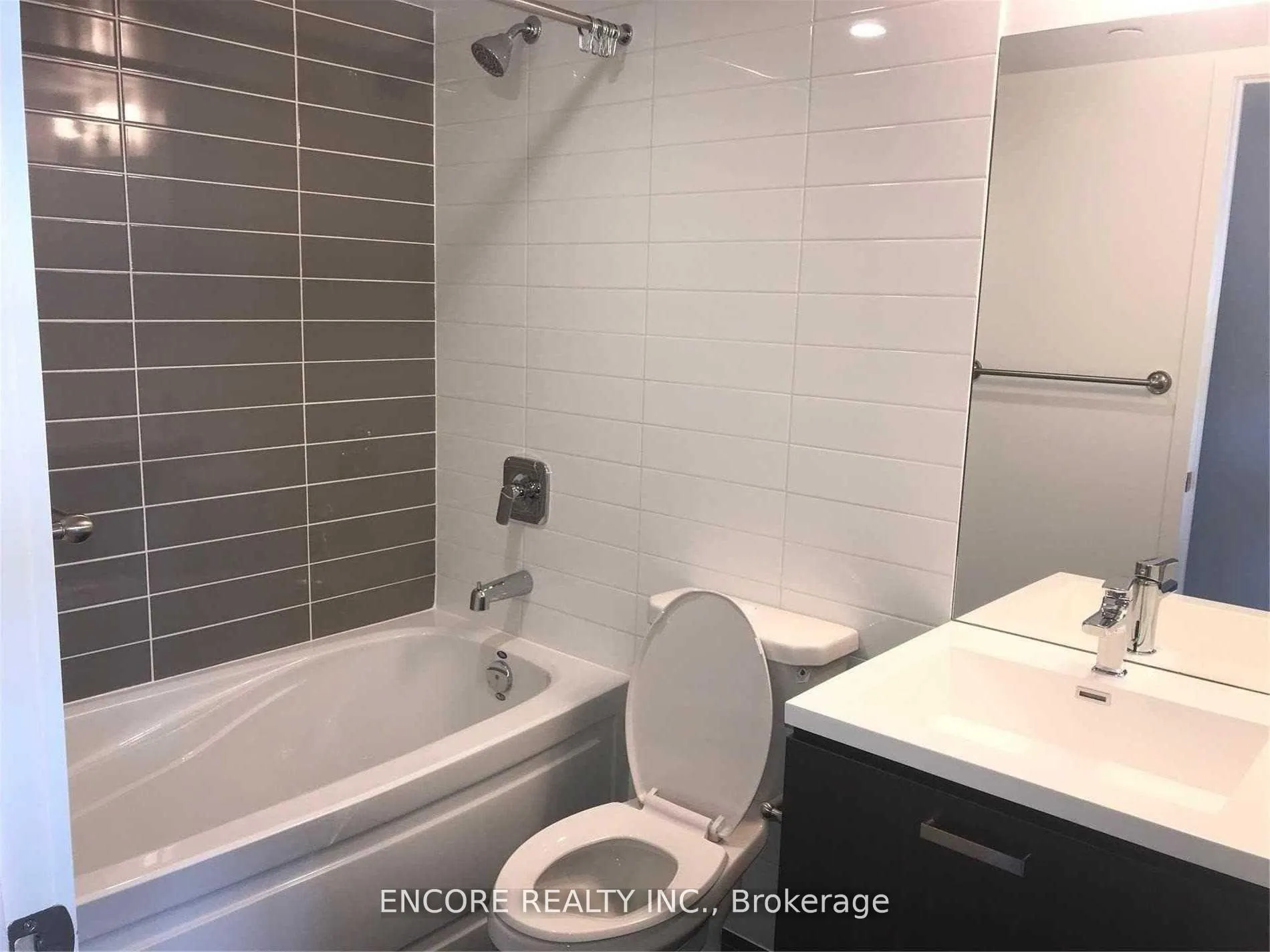 Photo 6 of Unit 2212, 125 Redpath Avenue, Toronto, Mount Pleasant West — HOMEH