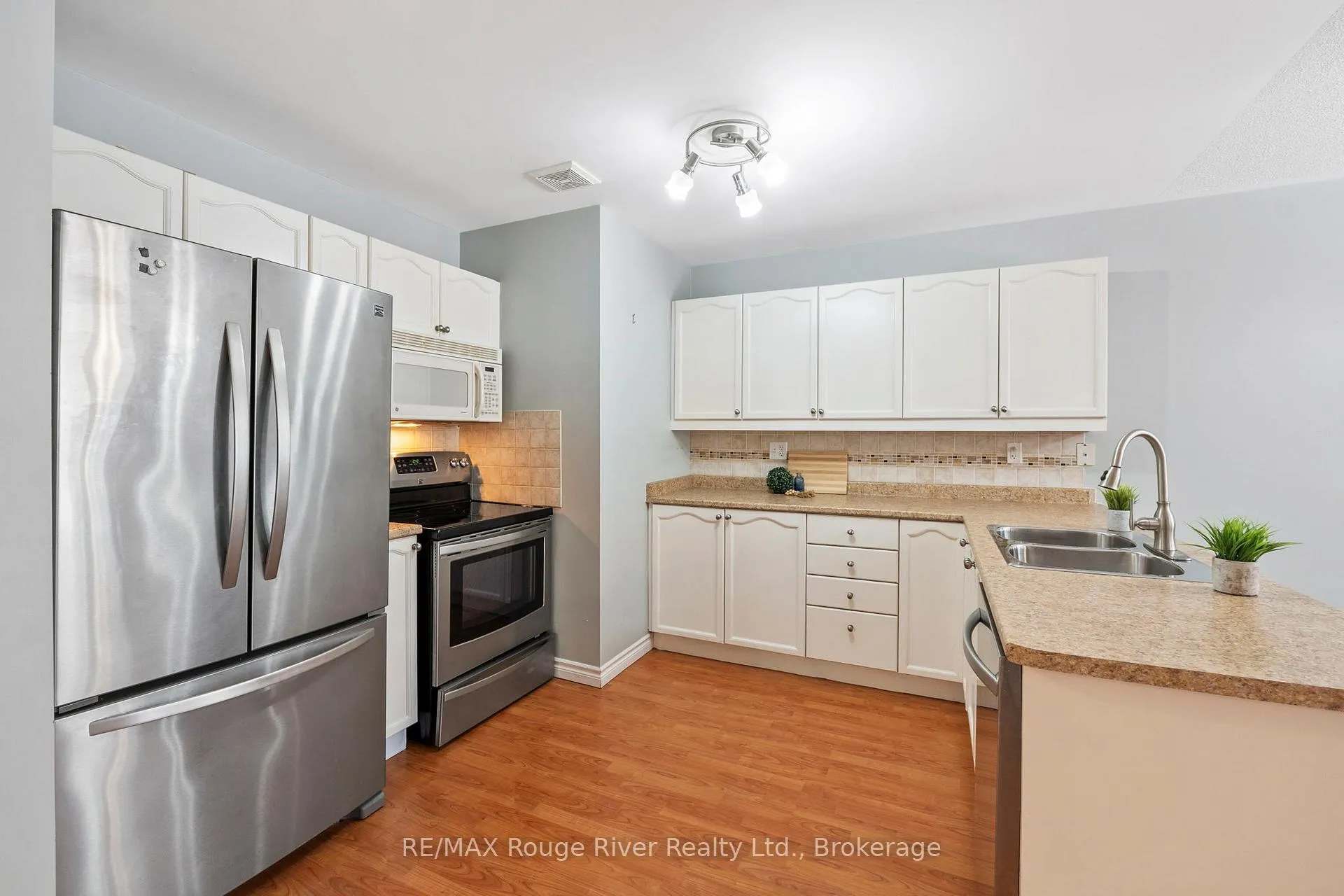 Photo 17 of 16 Talbot Drive, Port Hope — HOMEH