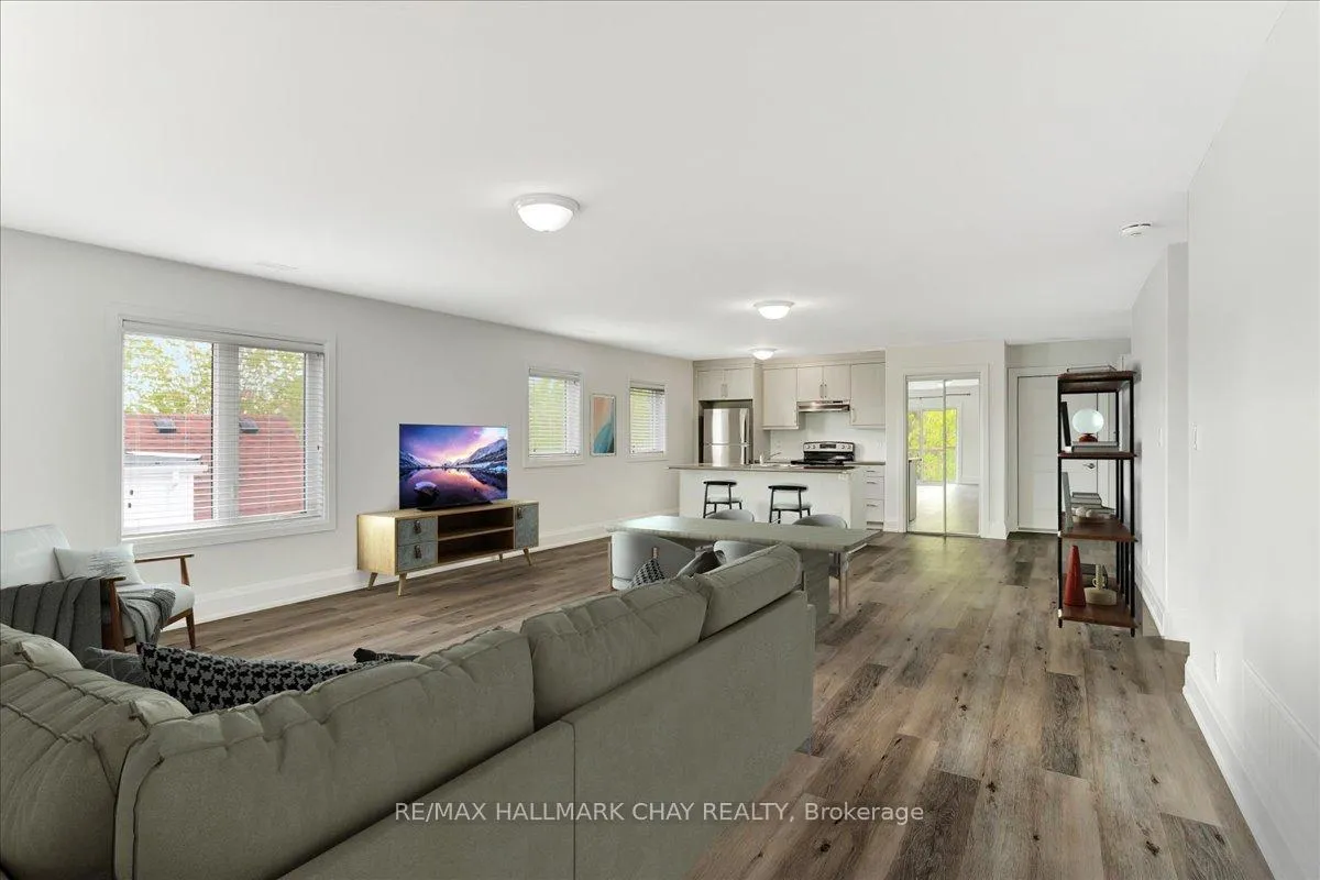 Photo 3 of Unit Unit 2, 325 Peter Street N, Orillia — HOMEH