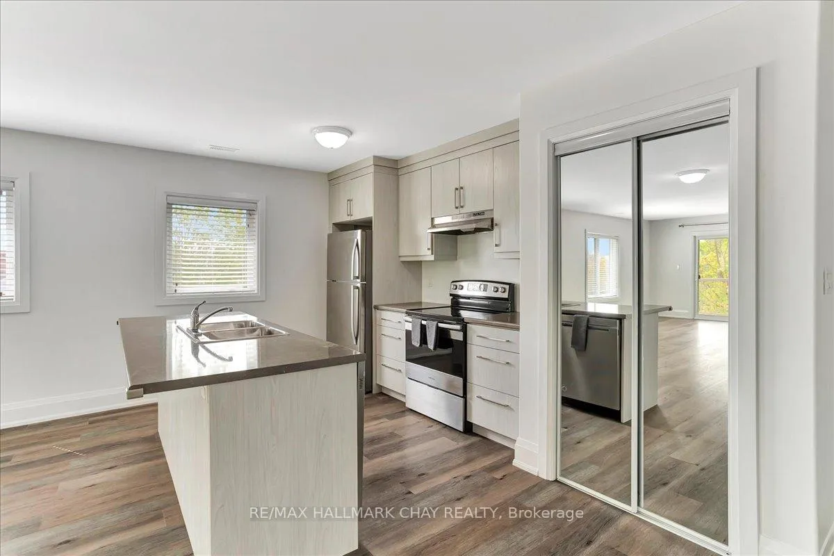 Photo 4 of Unit Unit 2, 325 Peter Street N, Orillia — HOMEH