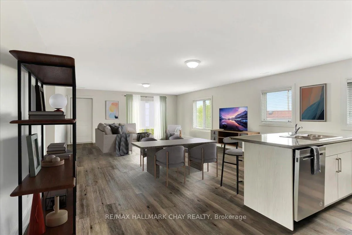 Photo 5 of Unit Unit 2, 325 Peter Street N, Orillia — HOMEH