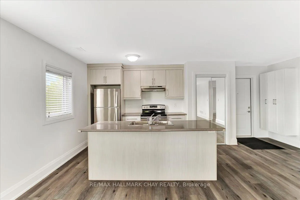 Photo 6 of Unit Unit 2, 325 Peter Street N, Orillia — HOMEH