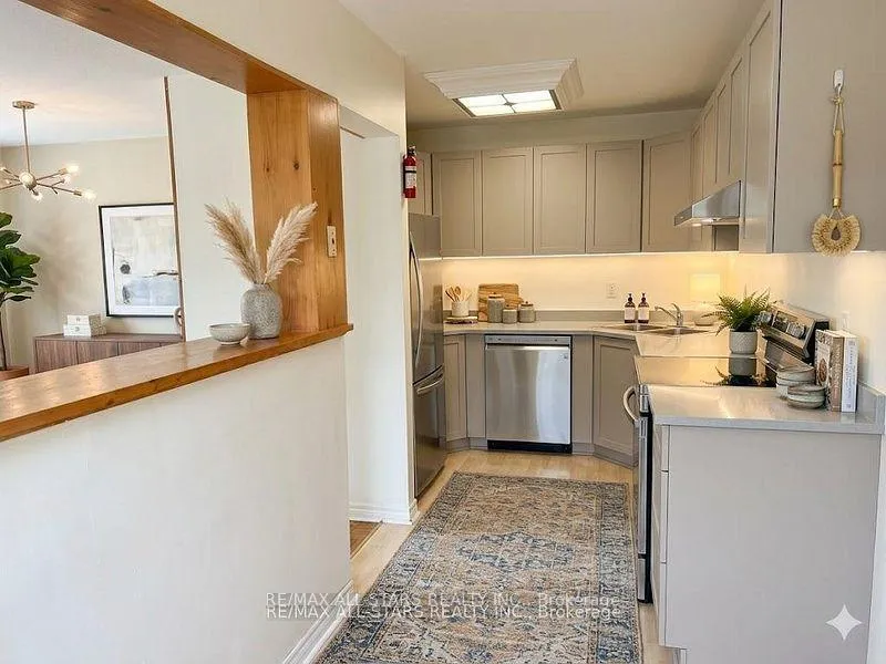 Photo 5 of 61 Eden Park Drive, Brampton, Southgate — HOMEH