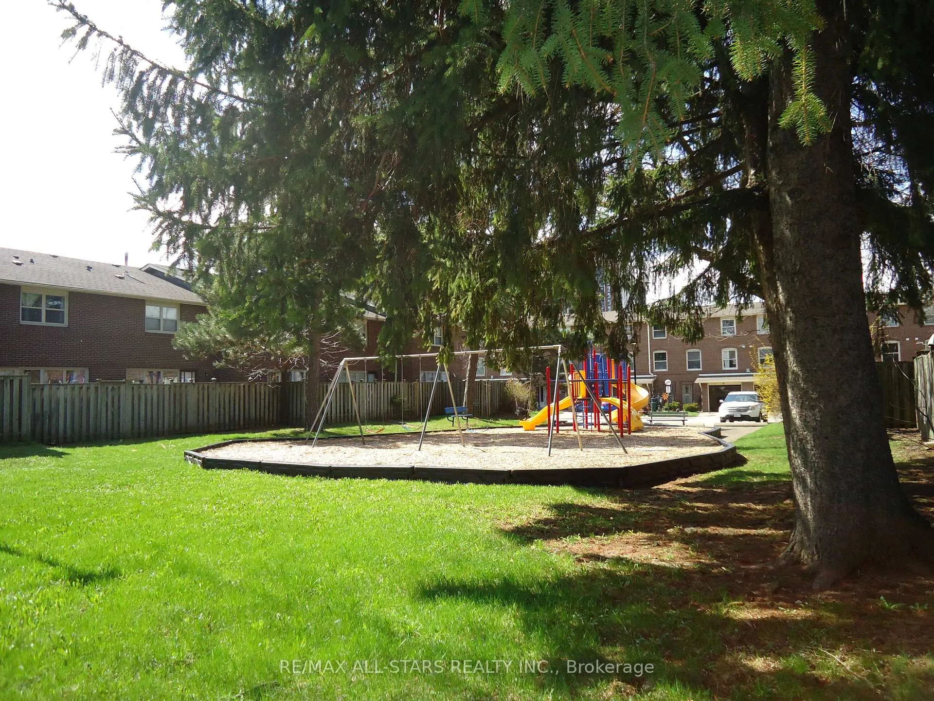 Photo 11 of 61 Eden Park Drive, Brampton, Southgate — HOMEH
