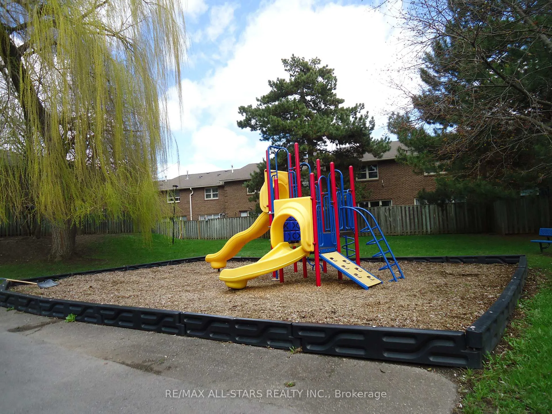 Photo 12 of 61 Eden Park Drive, Brampton, Southgate — HOMEH