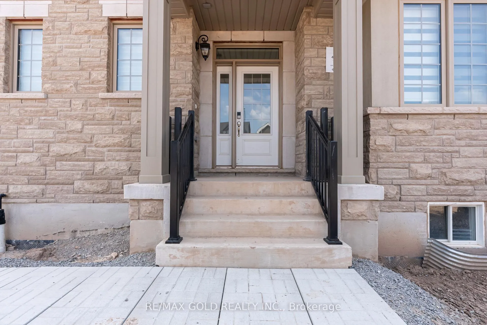 Photo 4 of 1330 Richardson Way, Milton, Bowes — HOMEH