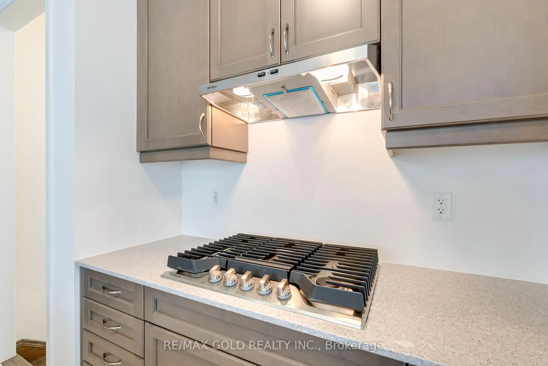 Photo 14 of 1330 Richardson Way, Milton, Bowes — HOMEH