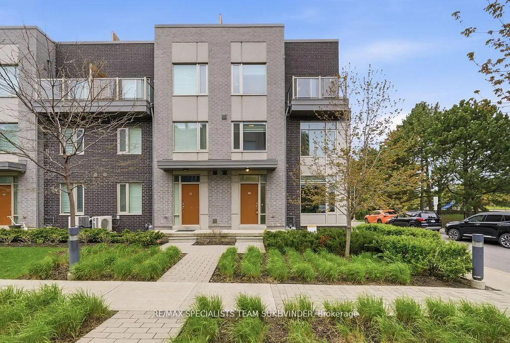 Front of Unit 25, 18 Applewood Lane