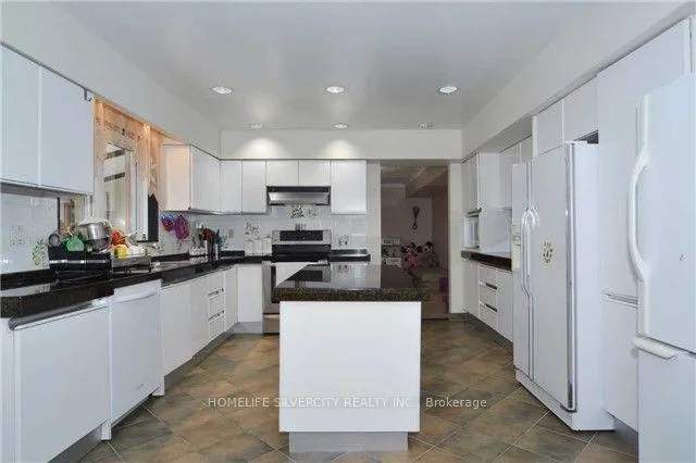 Photo 4 of 11140 Huntington Road E, Vaughan, Kleinburg — HOMEH