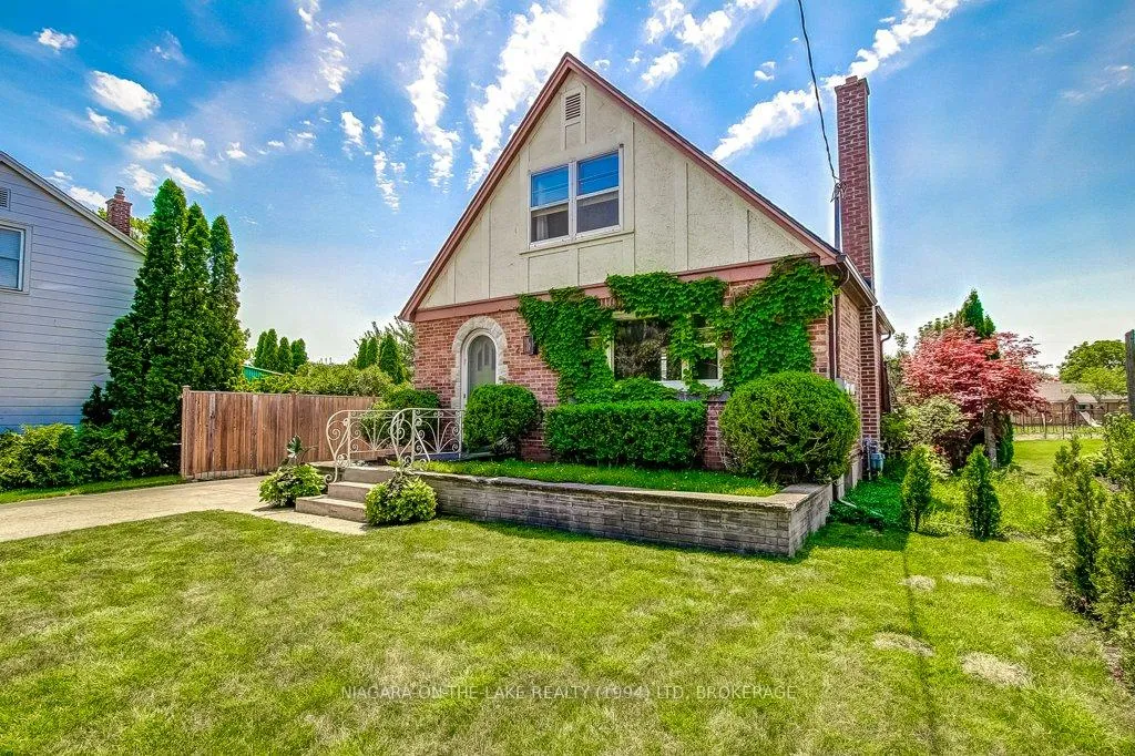 Photo 2 of 2 Vivian Avenue, St. Catharines, Carlton/Bunting — HOMEH