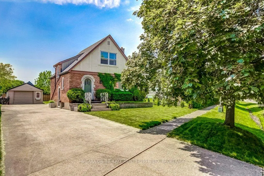 Photo 3 of 2 Vivian Avenue, St. Catharines, Carlton/Bunting — HOMEH