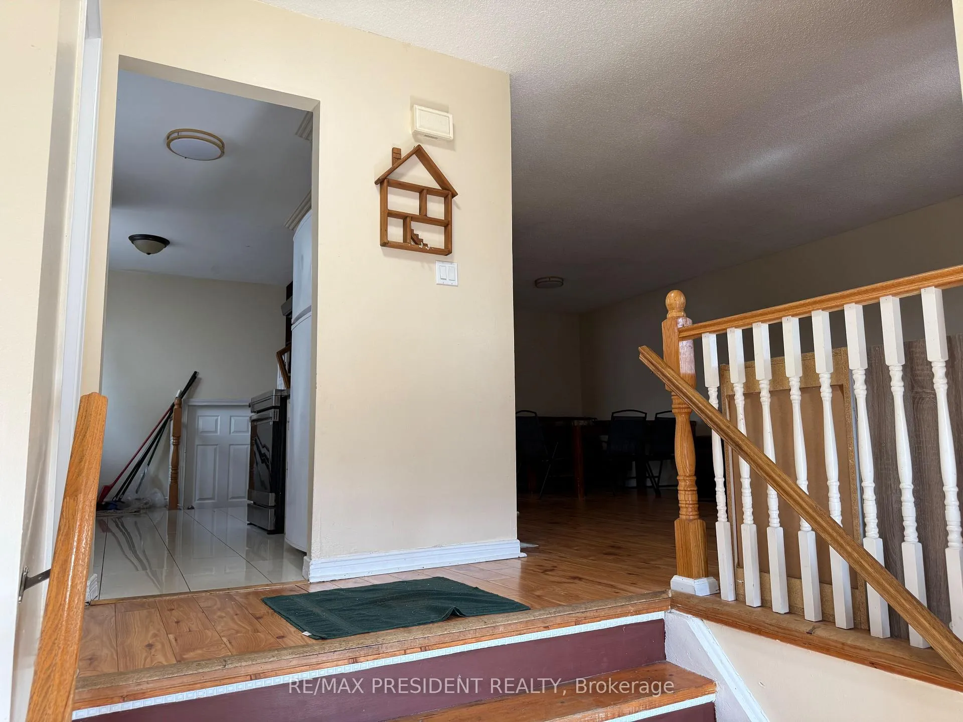 Photo 3 of 84 Primerose Crescent, Brampton, Heart Lake West — HOMEH