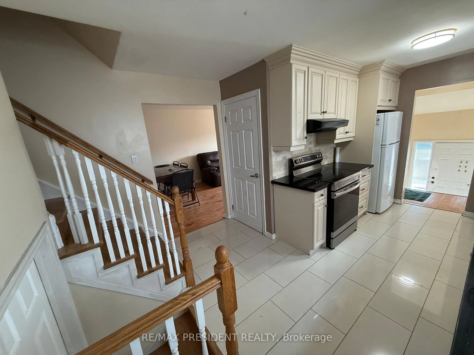 Photo 6 of 84 Primerose Crescent, Brampton, Heart Lake West — HOMEH