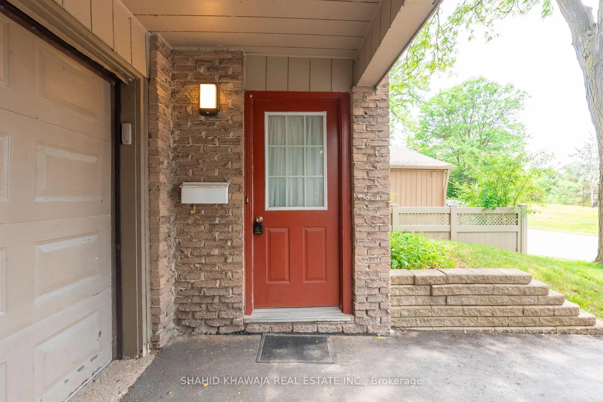 Photo 3 of 143 Janefield Avenue, Guelph, Dovercliffe Park/Old University — HOMEH