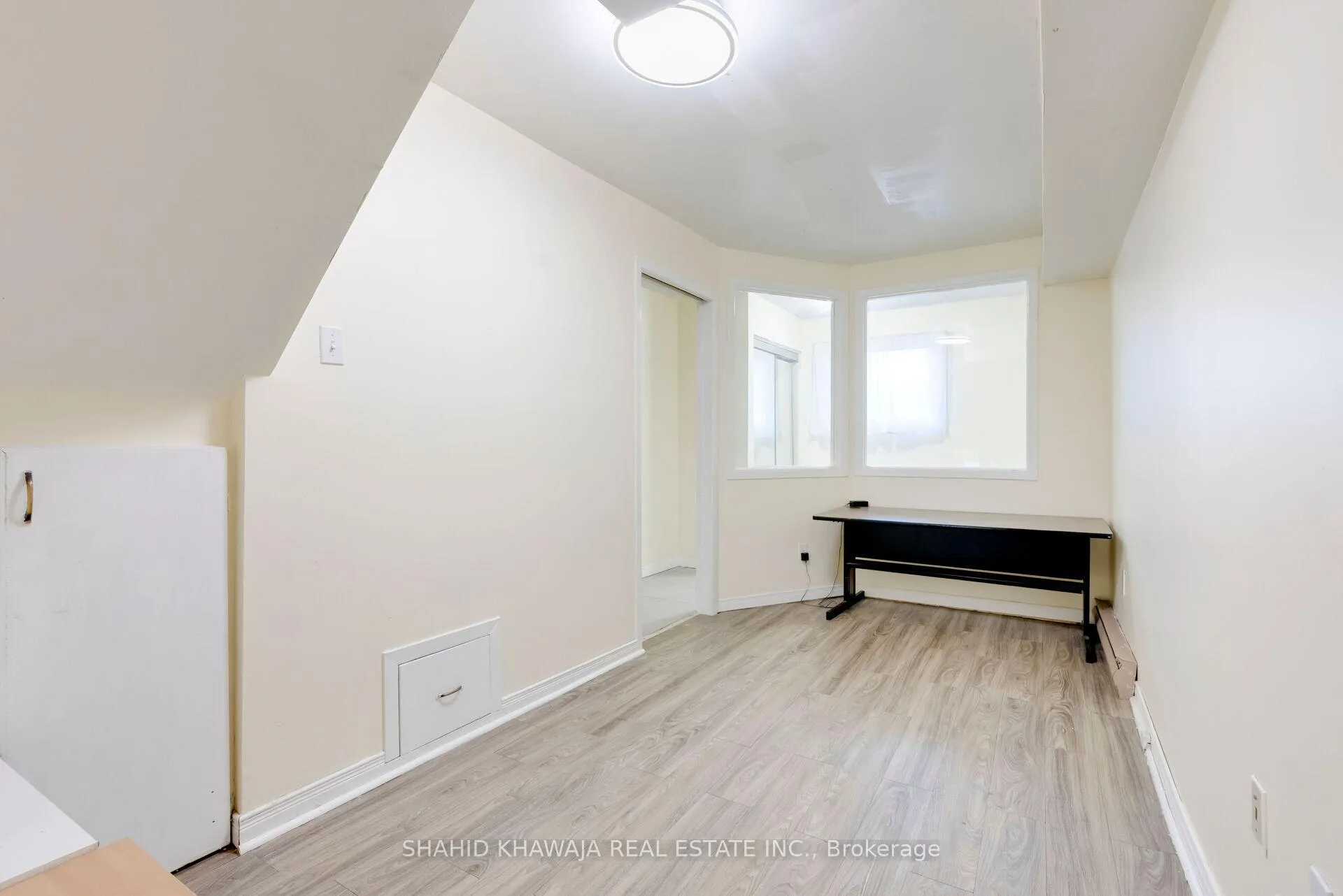 Photo 5 of 143 Janefield Avenue, Guelph, Dovercliffe Park/Old University — HOMEH