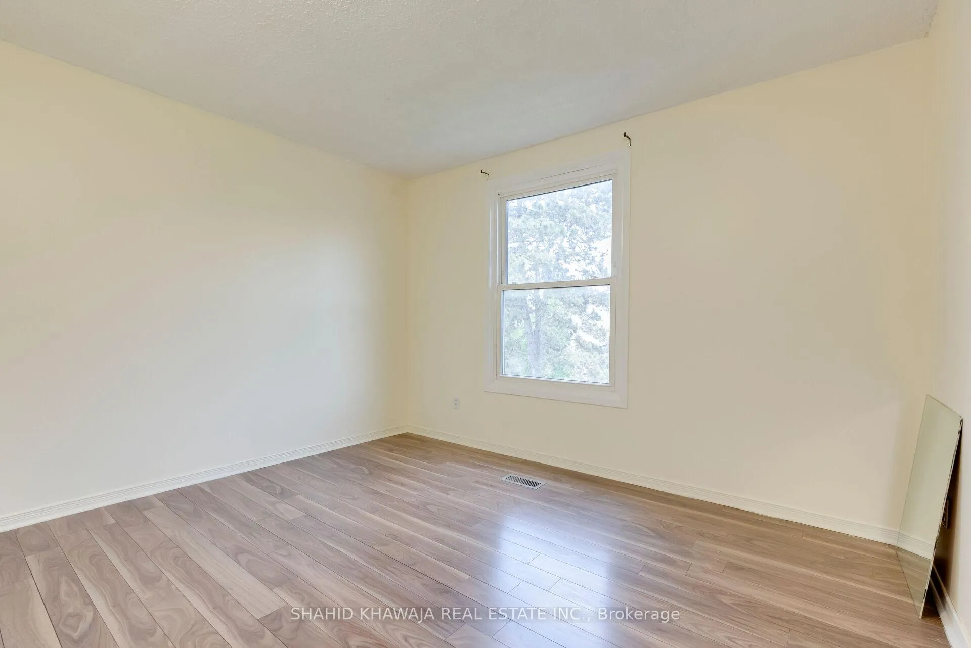 Photo 32 of 143 Janefield Avenue, Guelph, Dovercliffe Park/Old University — HOMEH