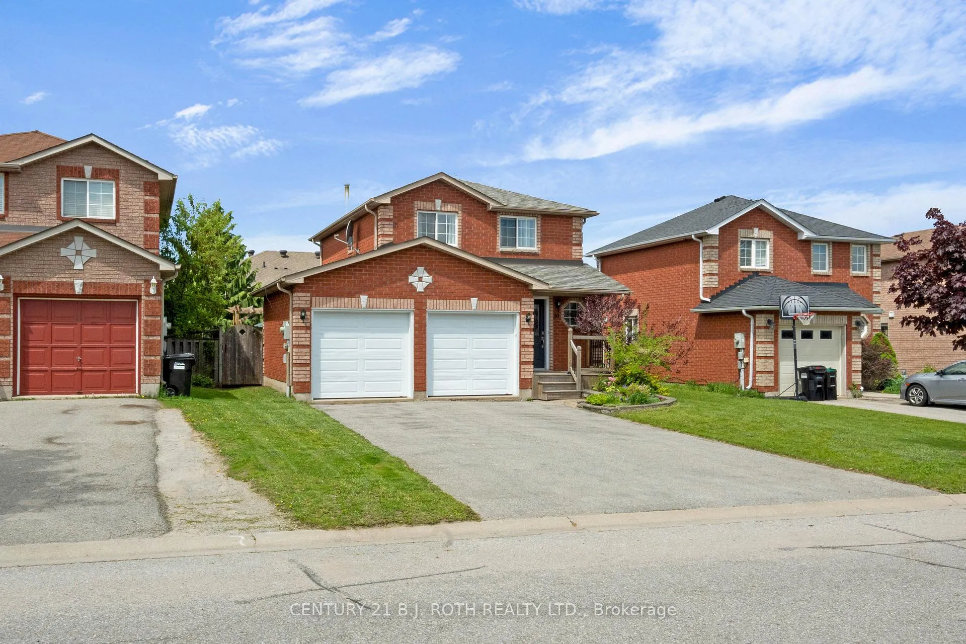 Photo 2 of 30 Ginger Drive, Barrie, Holly — HOMEH