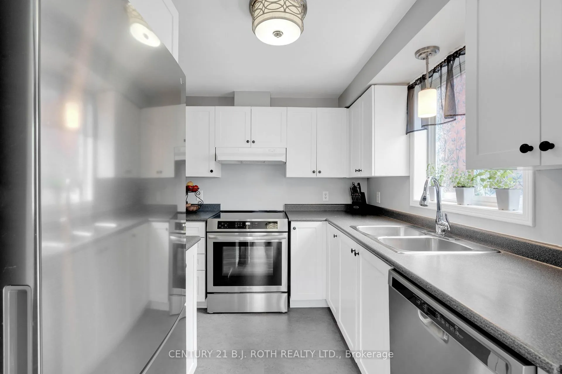Photo 13 of 30 Ginger Drive, Barrie, Holly — HOMEH