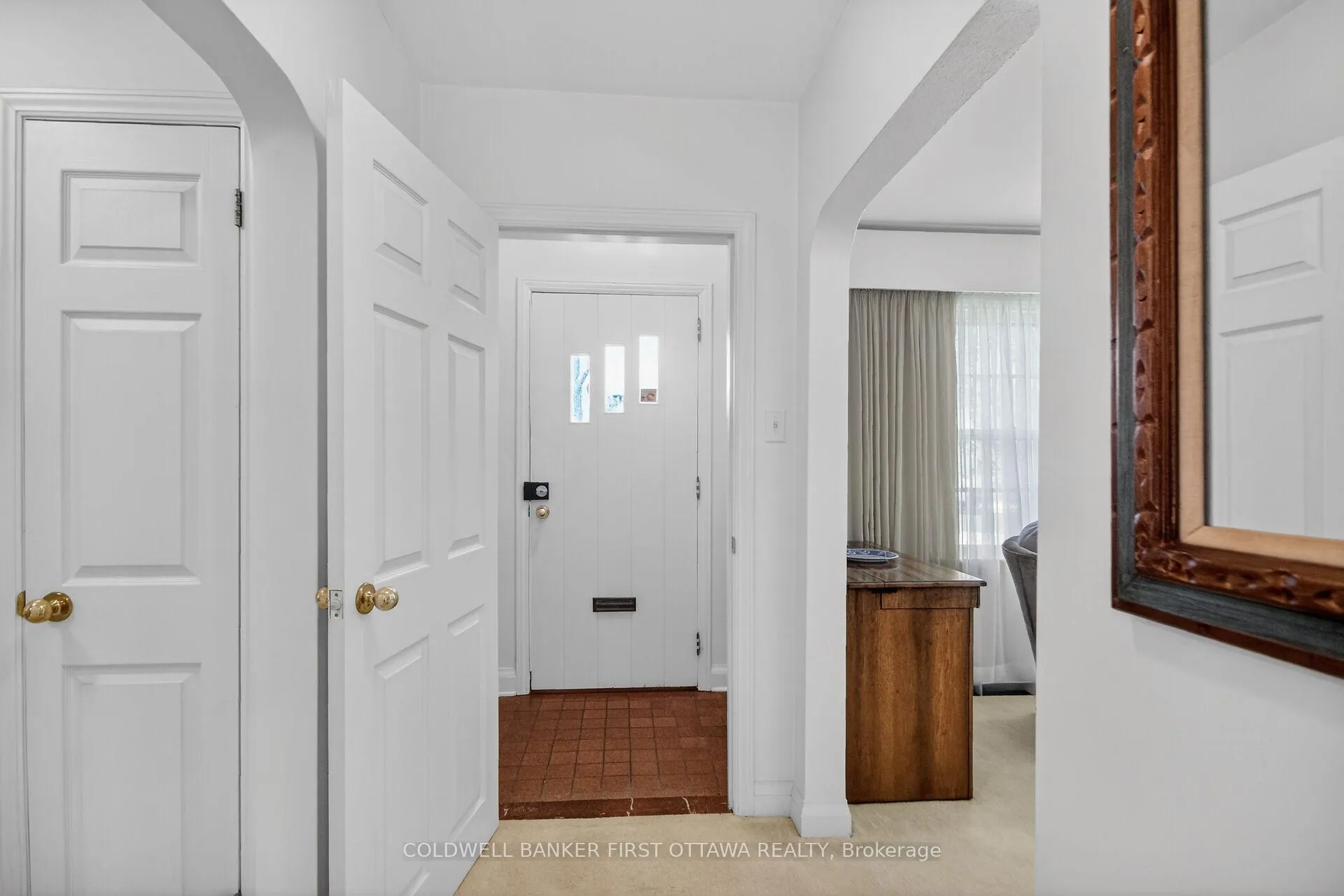 Photo 3 of 1533 Mimosa Avenue, Ottawa, Riverview Park — HOMEH