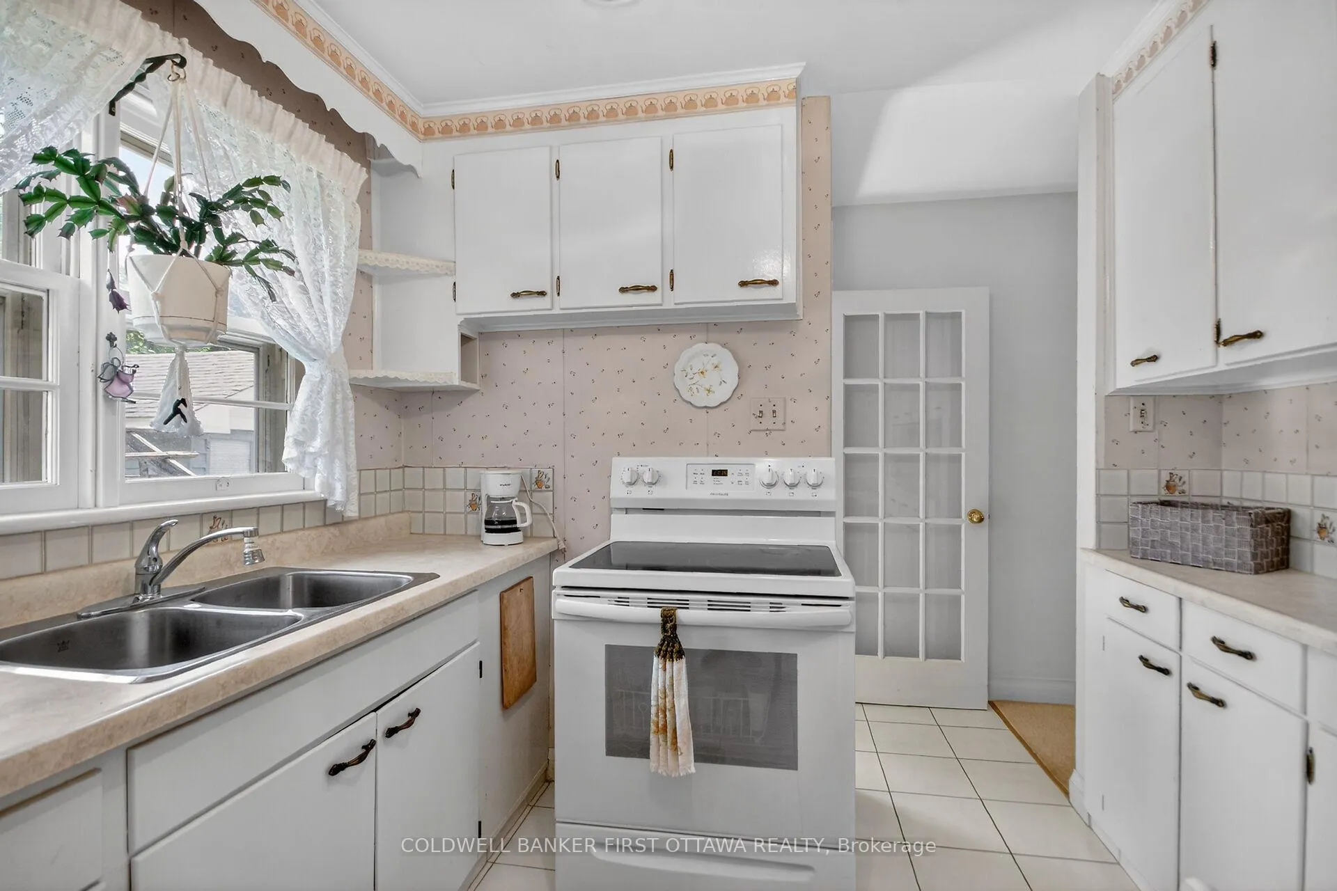 Photo 18 of 1533 Mimosa Avenue, Ottawa, Riverview Park — HOMEH