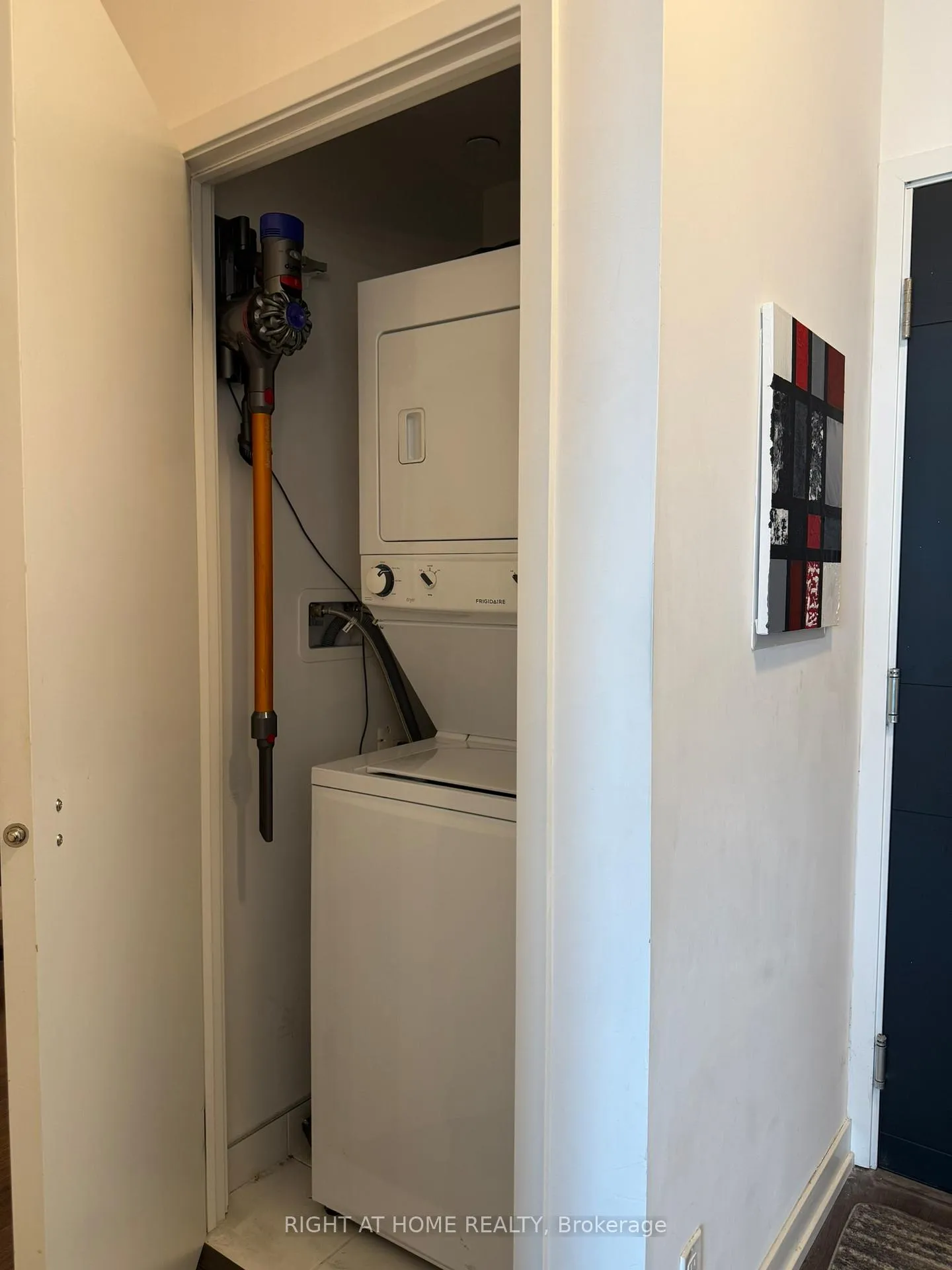 Photo 10 of Unit 2913, 98 Lillian Street, Toronto, Mount Pleasant West — HOMEH