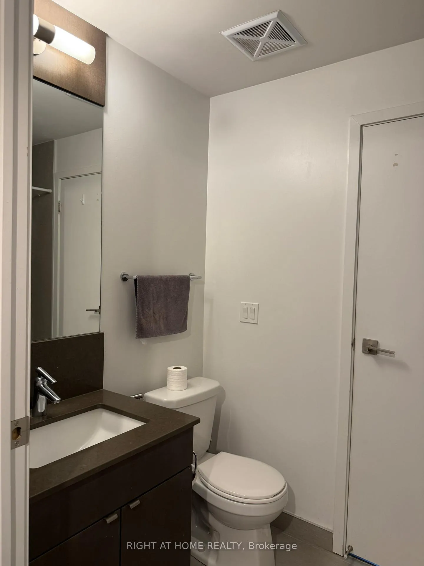 Photo 11 of Unit 2913, 98 Lillian Street, Toronto, Mount Pleasant West — HOMEH