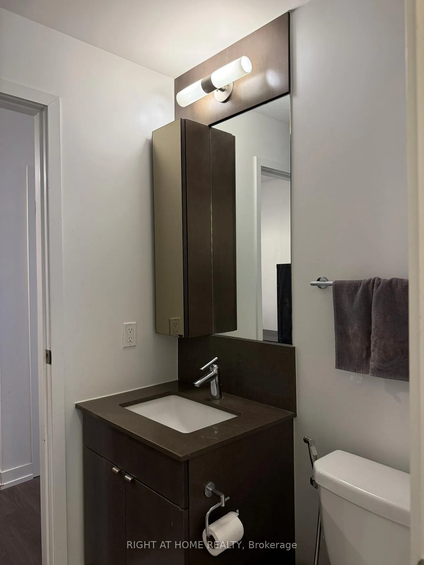 Photo 12 of Unit 2913, 98 Lillian Street, Toronto, Mount Pleasant West — HOMEH