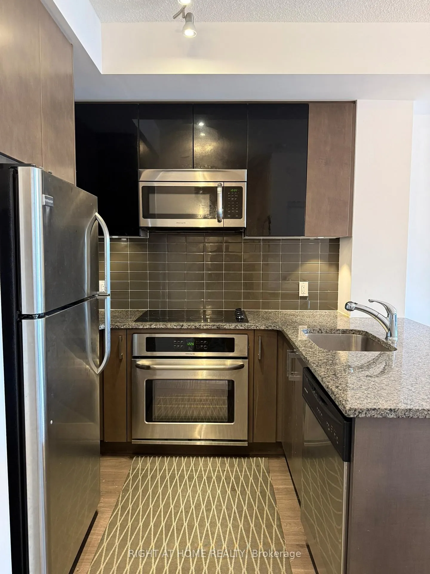 Photo 20 of Unit 2913, 98 Lillian Street, Toronto, Mount Pleasant West — HOMEH