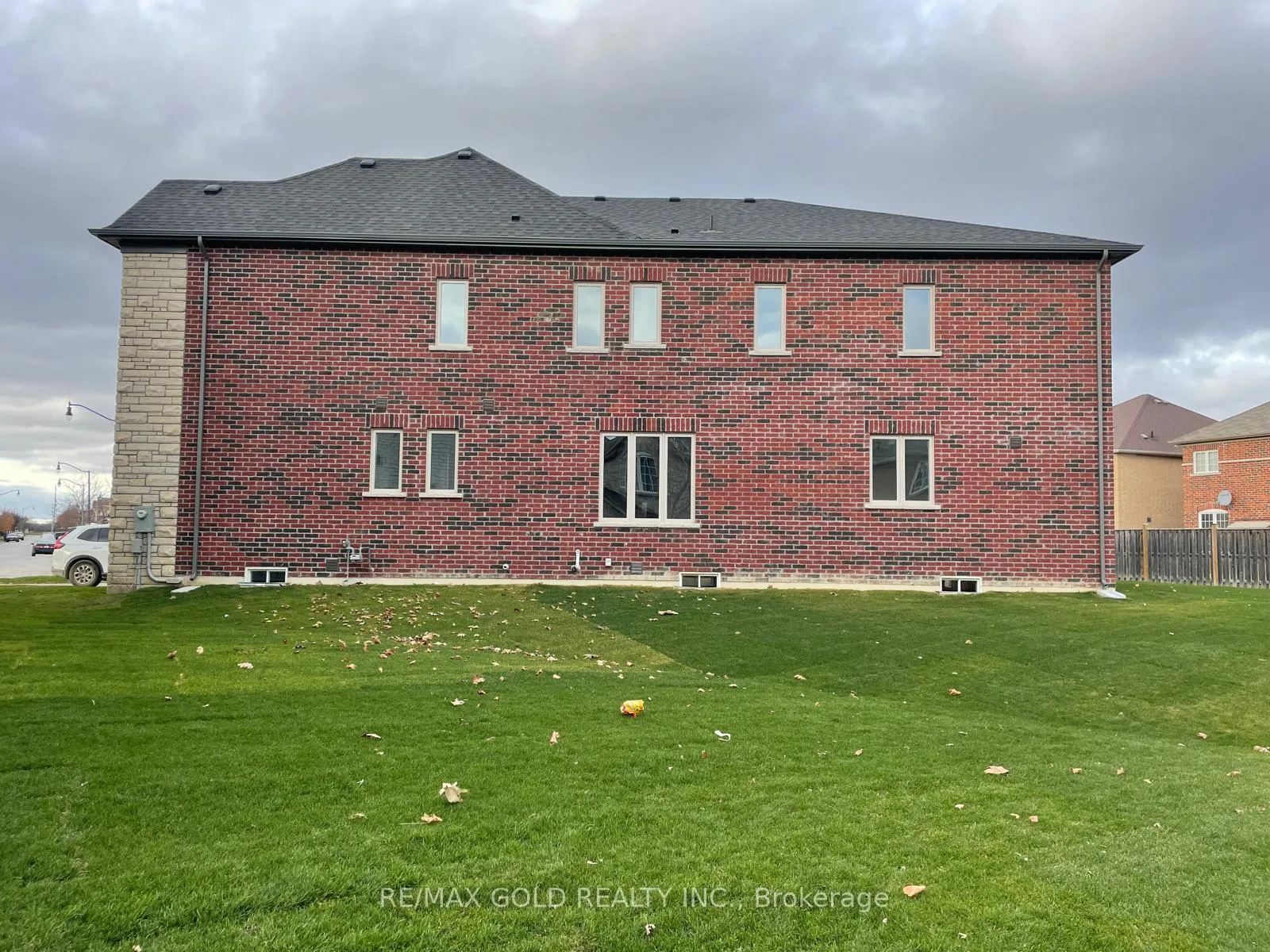 Photo 3 of 31 Dolomite Drive, Brampton, Bram East — HOMEH