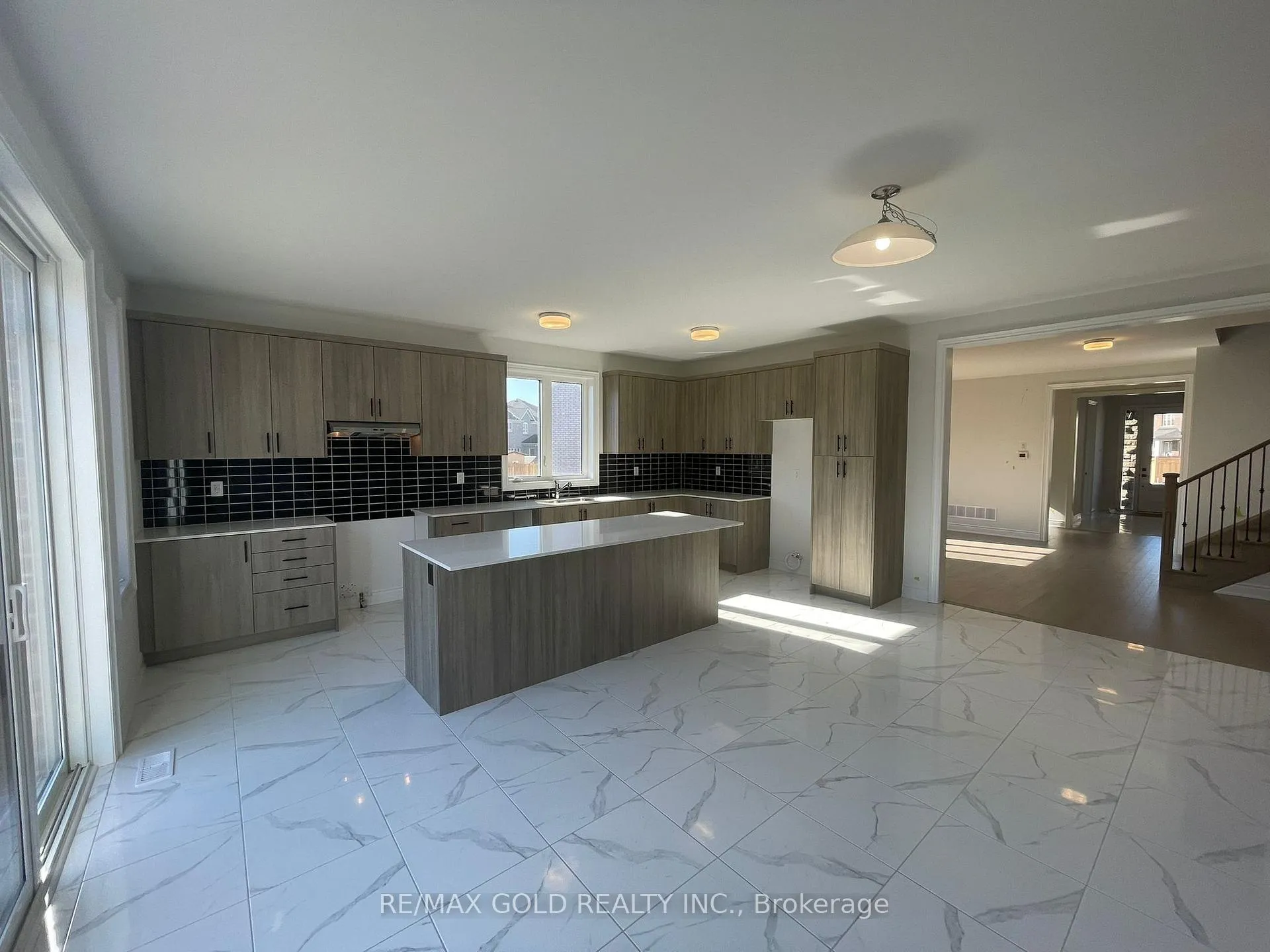 Photo 6 of 31 Dolomite Drive, Brampton, Bram East — HOMEH