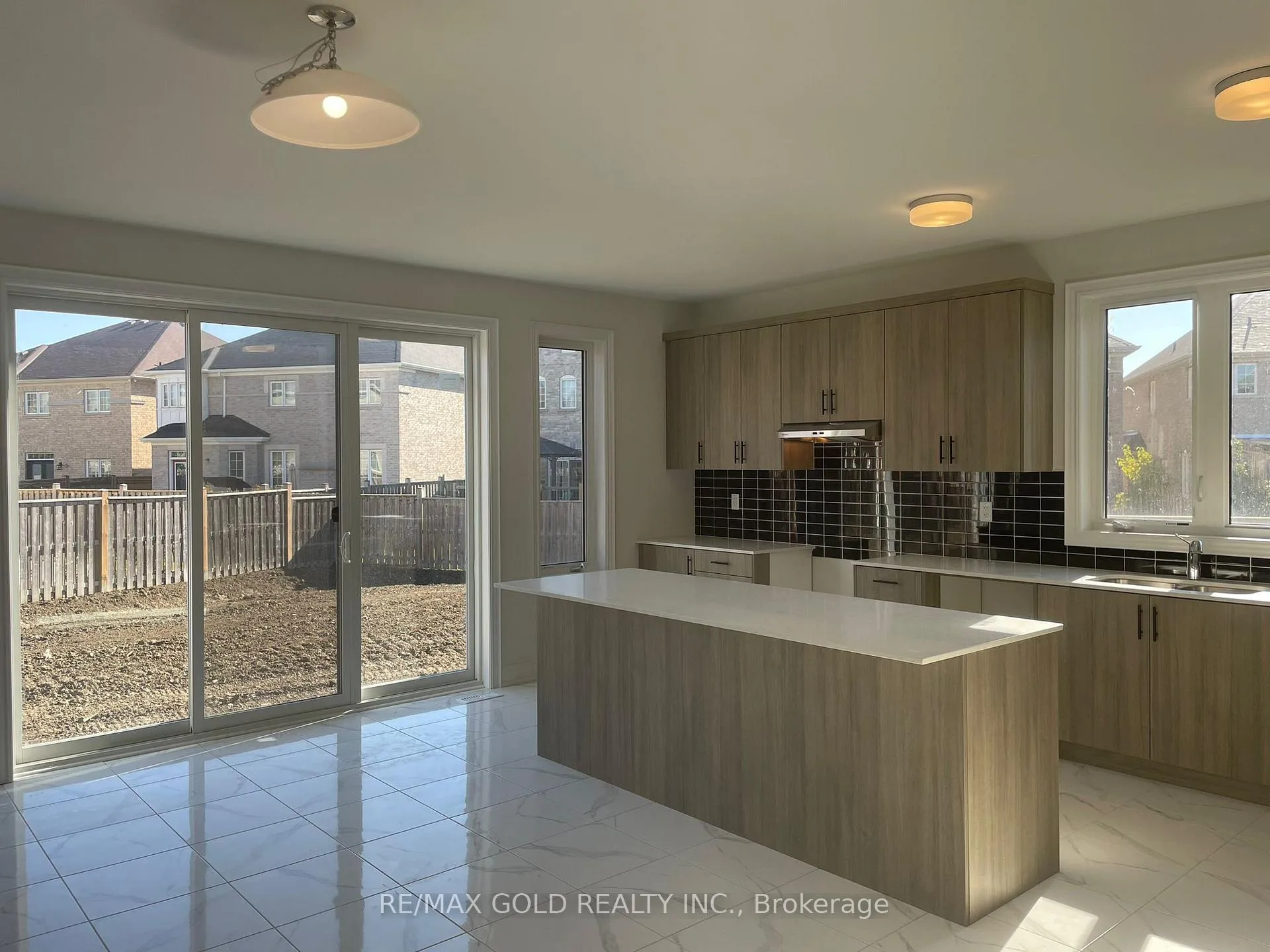 Photo 7 of 31 Dolomite Drive, Brampton, Bram East — HOMEH